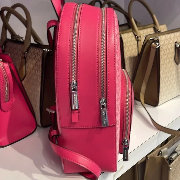 Michael Kors Jaycee Medium Ombré Signature Logo Backpack
Dragonfruit
NWT - Picture 9 of 14